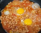 صورة لخطوة 3 من وصفة شكشوكة الفاصوليا بالبيض 🥘