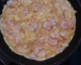 Foto del paso 4 de la receta: Tortilla de patata y gambas
