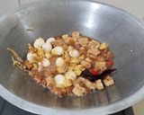 Foto langkah ke 4 dari resep Masak Kentang Tahu Tempe Bumbu Iris.