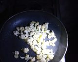 A picture of step 5 of Garlic spicy potatoes with stir-fry cauliflower.