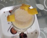 A picture of step 1 of Papaya shake.