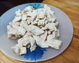 Foto del paso 1 de la receta: Pollo con judías verdes y champiñones en crema de verduras