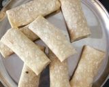 A picture of step 5 of Spring noodles rolls.