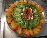 Une image de l'étape 8 de Trio de tomates du jardin à la feta et laitue rouge.