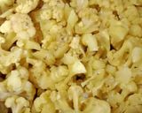 A picture of step 1 of Cauliflower peas masala.