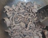 Foto langkah ke 1 dari resep Kapsim tumis taoge bumbu lada hitam.