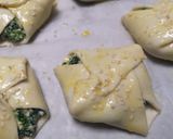 Foto del passaggio 4 della ricetta Fagottini di sfoglia con ricotta e spinaci