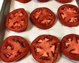 A picture of step 1 of Broiled fresh garlic parm tomatoes.