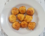 Foto langkah ke 4 dari resep Bola tape goreng isi coklat dan keju a.k.a Royal Rondo.