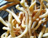 Foto langkah ke 5 dari resep Stik keju renyah(no telor).