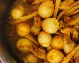 Hình bước làm 5 của món Thịt kho măng trứng cút