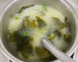 A picture of step 4 of Miso Seaweed Soup.