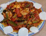 Foto del paso 10 de la receta: Merluza en salsa de tomate y verduras con queso