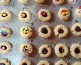 Foto langkah ke 5 dari resep Thumbprint Cookies.
