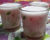 कोल्ड स्ट्रॉबेरी फ्लेवर मिल्क (Cold strawberry flavor milk recipe in hindi) रेसिपी चरण 1 फोटो