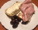 Foto del paso 3 de la receta: Mini bocata de mortadella con mahonesa