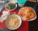 Foto del paso 1 de la receta: Pollito con rajas y elote