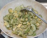 Foto langkah ke 10 dari resep Tumis Timun Telur.