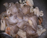 Foto del paso 2 de la receta: Espaguetis marisco bacon con mojo verde