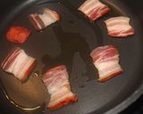 Foto del paso 2 de la receta Migas de supermercado, enriquecida con tocino curado, espárragos y tomate