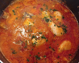 Foto del paso 4 de la receta: Espaguetis y muslitos de pollo en salsa picante de tomate con cerveza