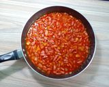 Hình bước làm 4 của món Sốt cà chua xúc xích