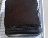 Foto langkah ke 6 dari resep Cake coklat isi stroberi.