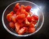 A picture of step 2 of Melon berry splash juice.