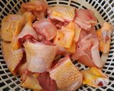 Hình bước làm 1 của món Gà rô ti nước dừa