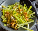Foto langkah ke 3 dari resep Tumis labu rese untuk anak.