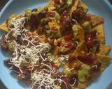A picture of step 5 of Cheese nachos with stuff rajma.