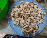 A picture of step 3 of Matar Mushroom.
