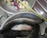 Foto langkah ke 1 dari resep Mangut Lele Kemiri Kering.