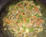 A picture of step 2 of Crispy Fried Mussel Pancake.