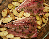 Foto del paso 8 de la receta: Chicharros al hormo, con patatas baby y cebolletas asadas
