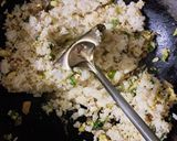 Foto langkah ke 4 dari resep Nasi Goreng Telur dan Daun Bawang (172).