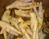 รูปขั้นตอนการทำที่ 5 ของ ตีนไก่ตุ๋นซีอิ๊วดำ (Braised Chicken Feet in Black Soy Sauce)