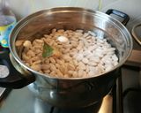 Foto del paso 2 de la receta: Potaje de judiones con col
