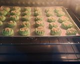 Foto langkah ke 6 dari resep Cookies Maizena Pandan Almond.