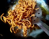 A picture of step 5 of Garlic Chana dal Sev.