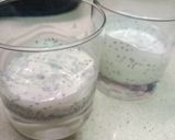 Foto del paso 1 de la receta: Postre de yogur con fresas y semillas de chía