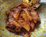 A picture of step 5 of Schezwan potato.