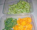 Foto langkah ke 1 dari resep Sop ayam kentang aromatik.