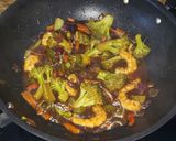 Foto del paso 3 de la receta: Brócoli y langostinos en soja
