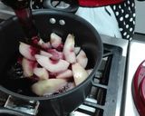 Foto del paso 2 de la receta: Peras al vino tinto
