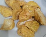 Foto langkah ke 2 dari resep Tahu goreng isi krispy #takjil.