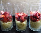 Foto del paso 3 de la receta: Delicia en vasos con postre de chocolate, frutillas y vainillas