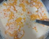 A picture of step 2 of Custard strawberry jelly with peach sauce.