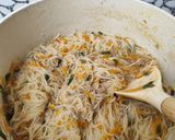 Foto langkah ke 4 dari resep Misoa Goreng Sapi Wortel.