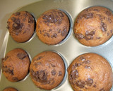 Foto del paso 6 de la receta: Magdalenas con chocolate de taza y arándanos rojos y azules